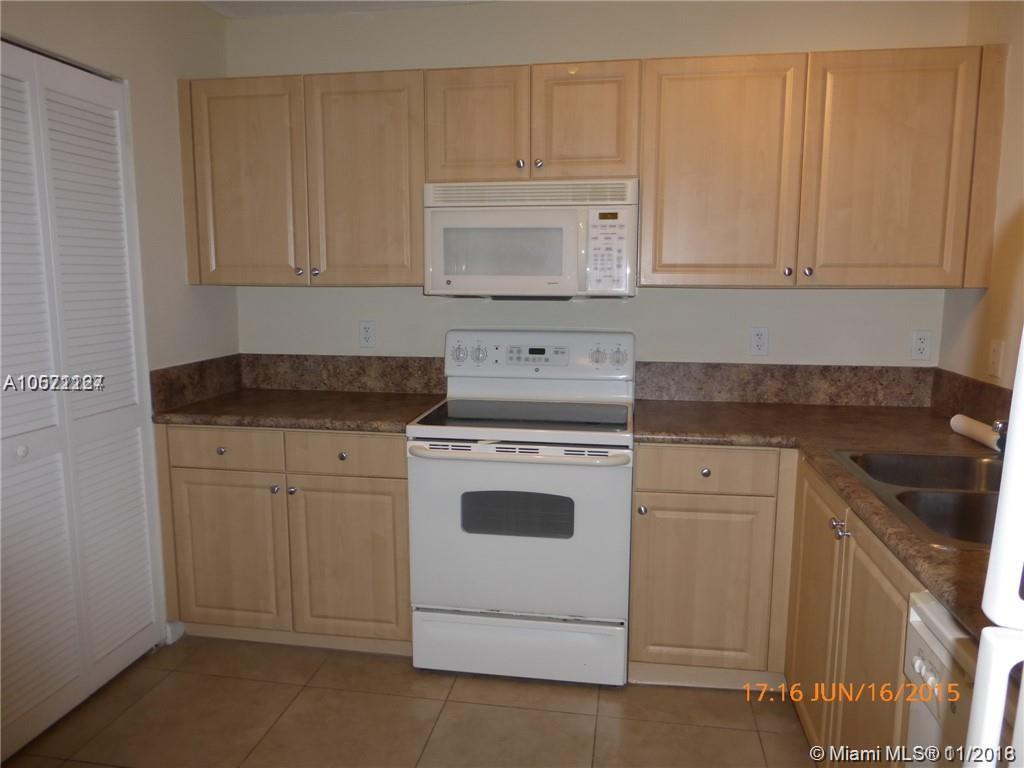 SHERIDAN BEACH CLUB NO 3 - Residential Lease