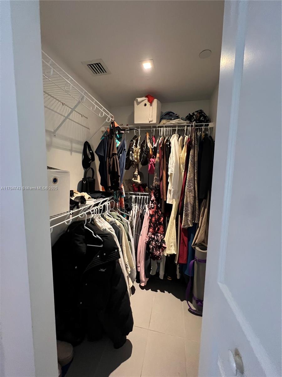 CANVAS CONDO - Residential