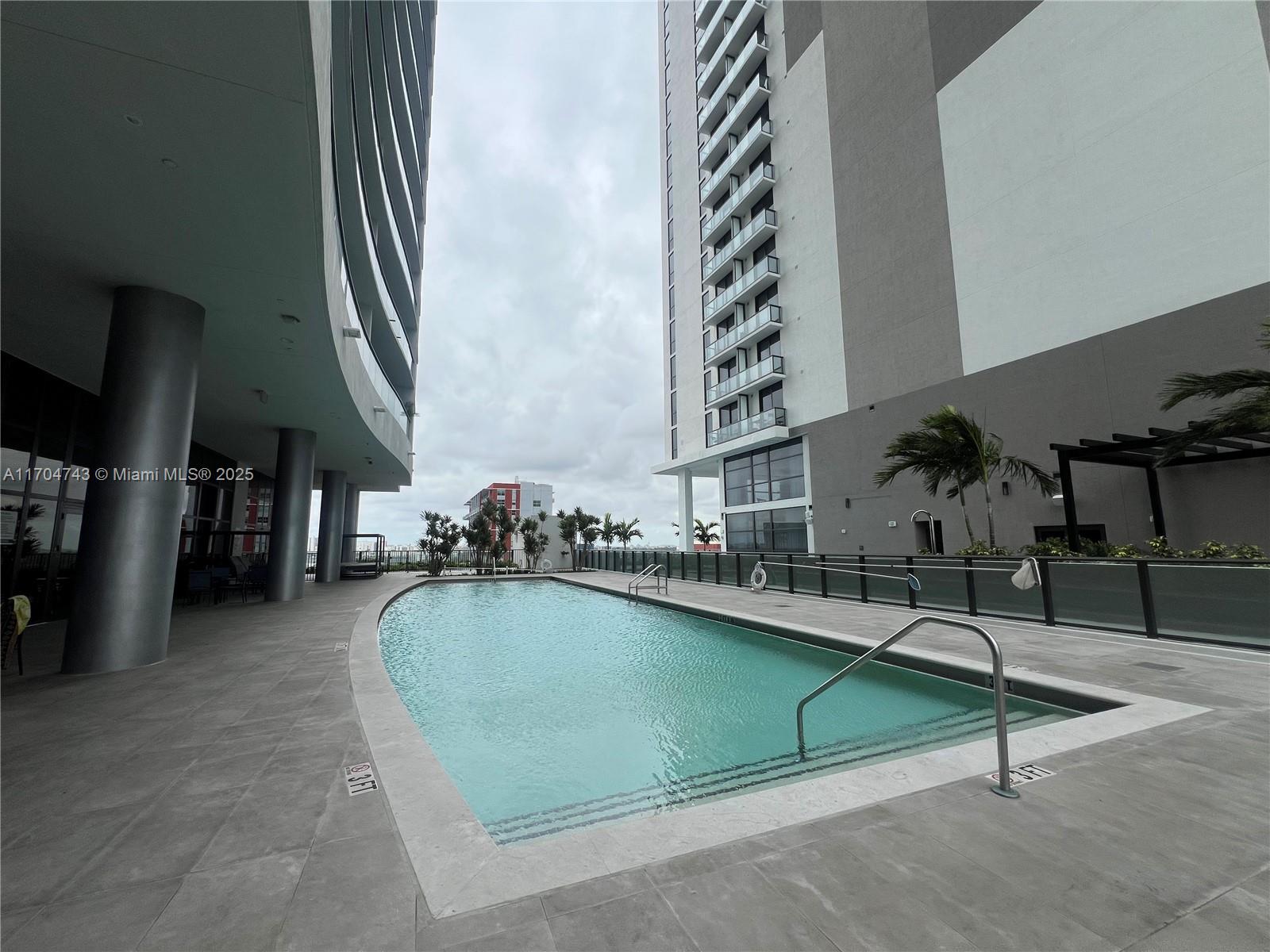 CANVAS CONDO - Residential