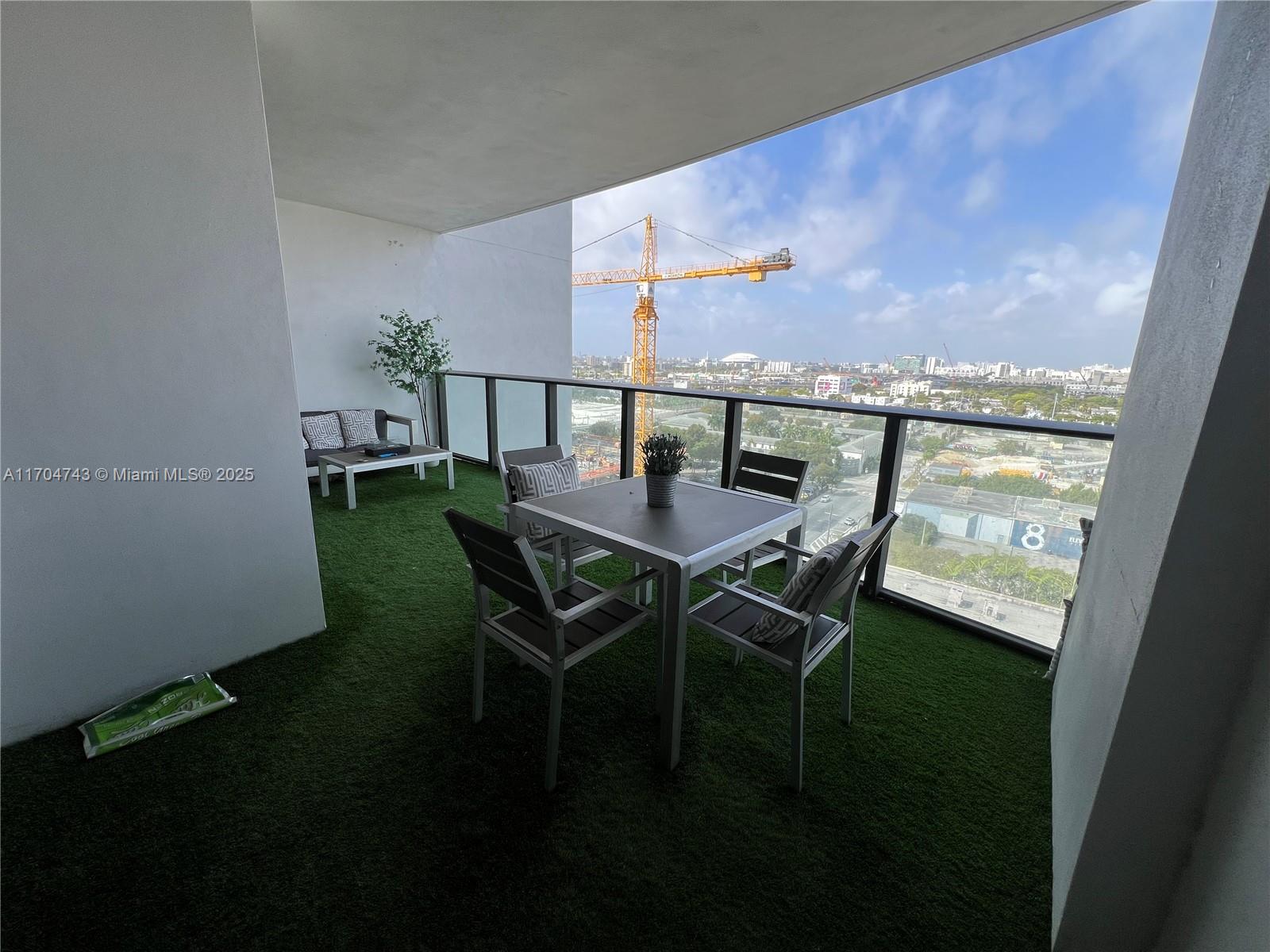 CANVAS CONDO - Residential