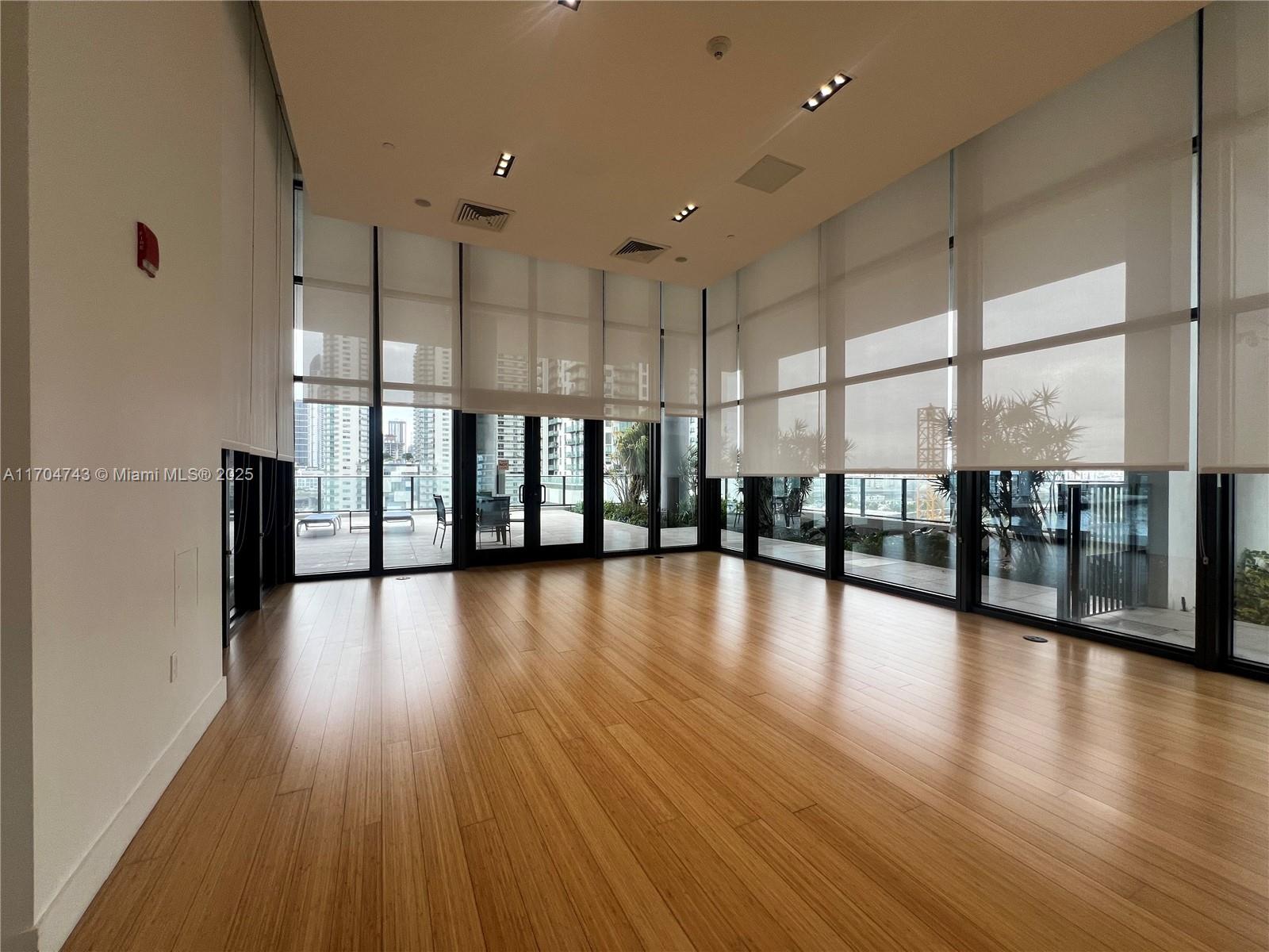 CANVAS CONDO - Residential
