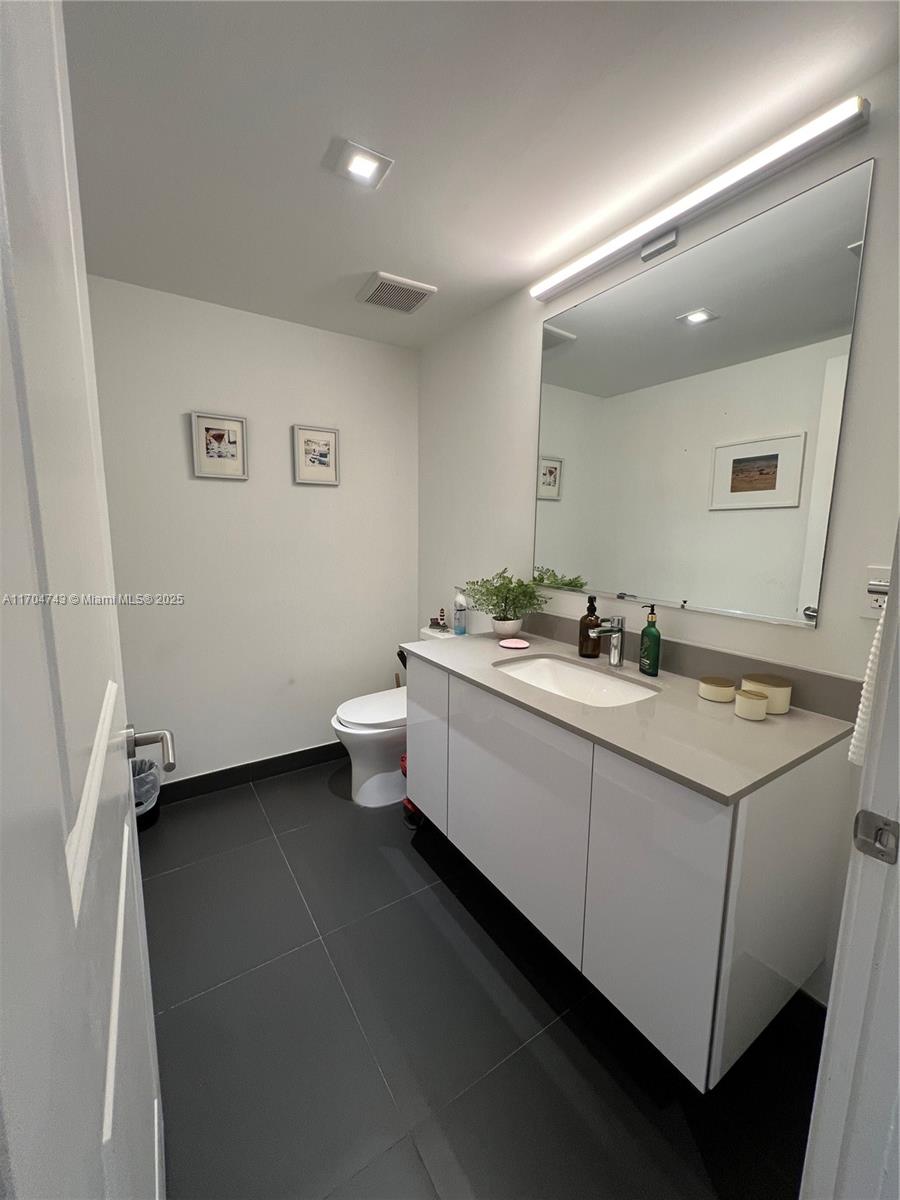 CANVAS CONDO - Residential