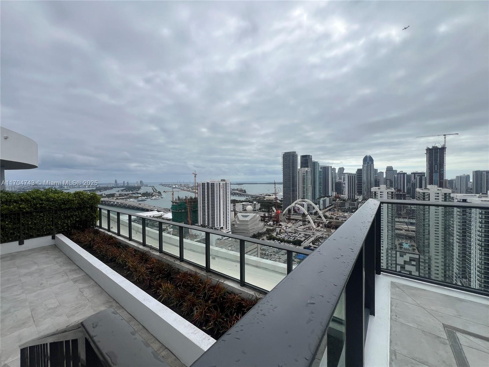 CANVAS CONDO - Residential