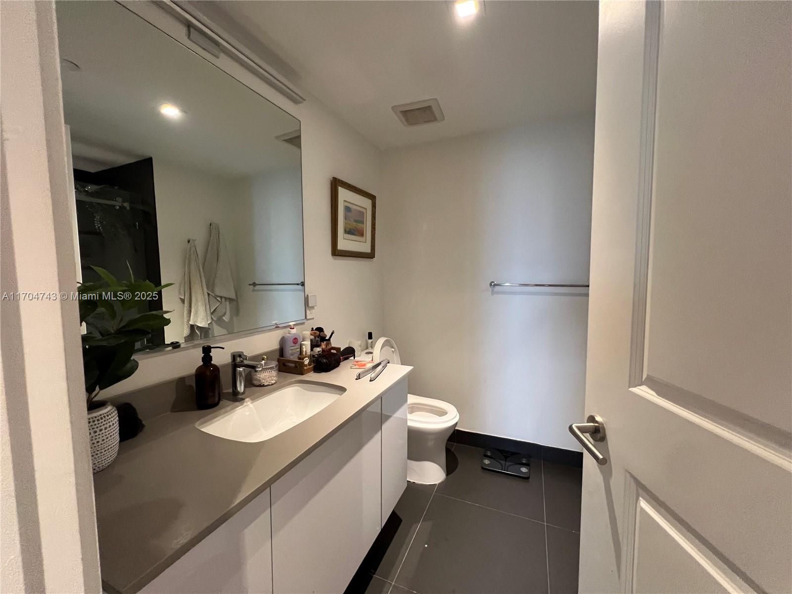 CANVAS CONDO - Residential