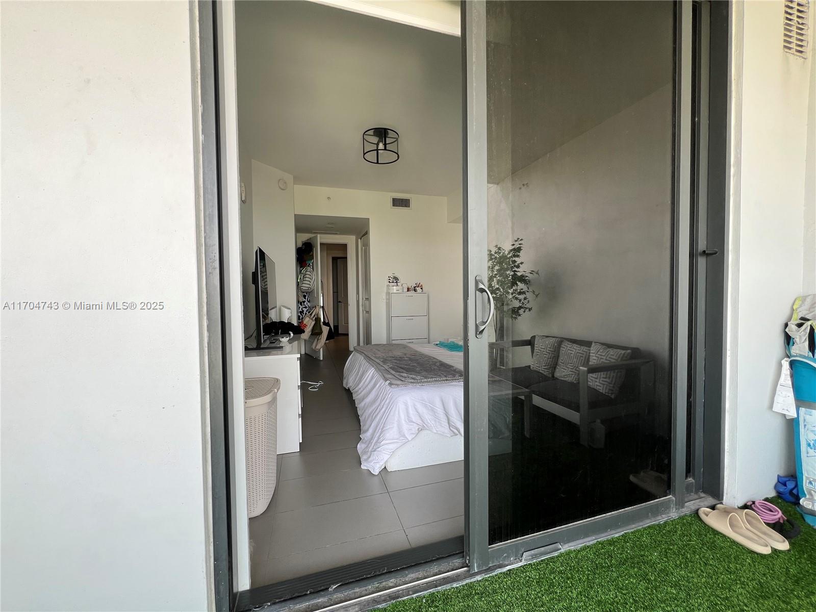 CANVAS CONDO - Residential