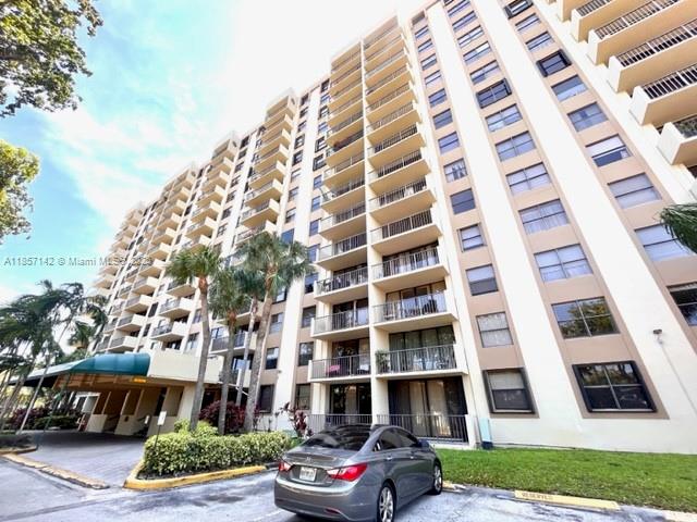 GREENWICH PH I CONDO - Residential