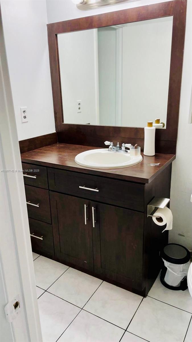 GREENWICH PH I CONDO - Residential