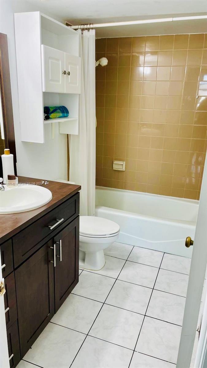GREENWICH PH I CONDO - Residential