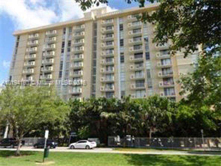 AMAZING VIEWS!! 1BEDROOM/1 BATH WITH HUGE WALK IN CLOSET
CLOSE TO FIU, AVENTURA AND THE BEACH. QUIET STREET W/WALKWAY TO OLETA RIVER. BUILDING HAS COVERED PARKING, NEW ROOF, WATERFRONT POOL-DECK. EXERCISE ROOM, SUNA & DOCK.
 AVAILABLE JAN. 1, TENANT OCCUPIED.