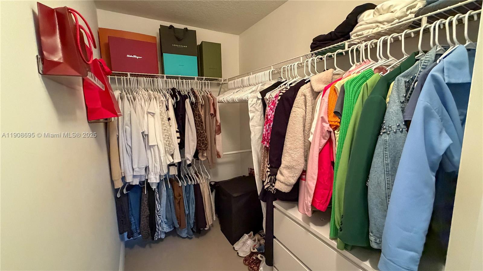 THE COURTS AT DORAL ISLES - Residential Lease