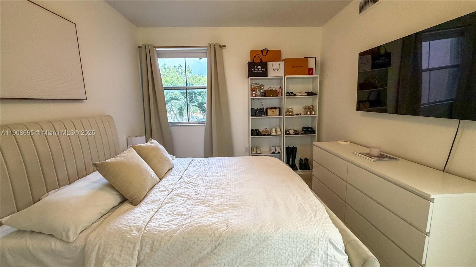 THE COURTS AT DORAL ISLES - Residential Lease