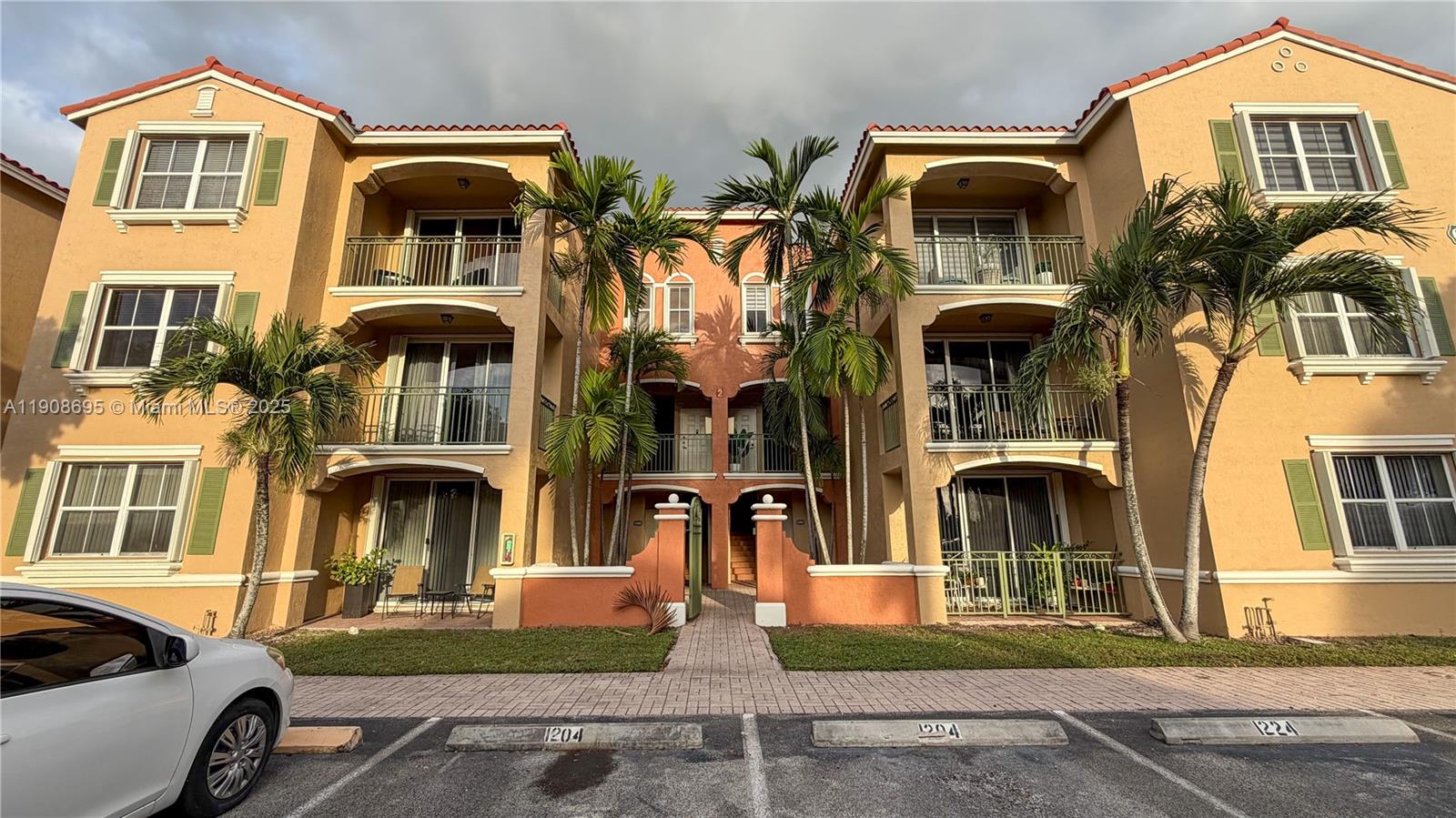 THE COURTS AT DORAL ISLES - Residential Lease
