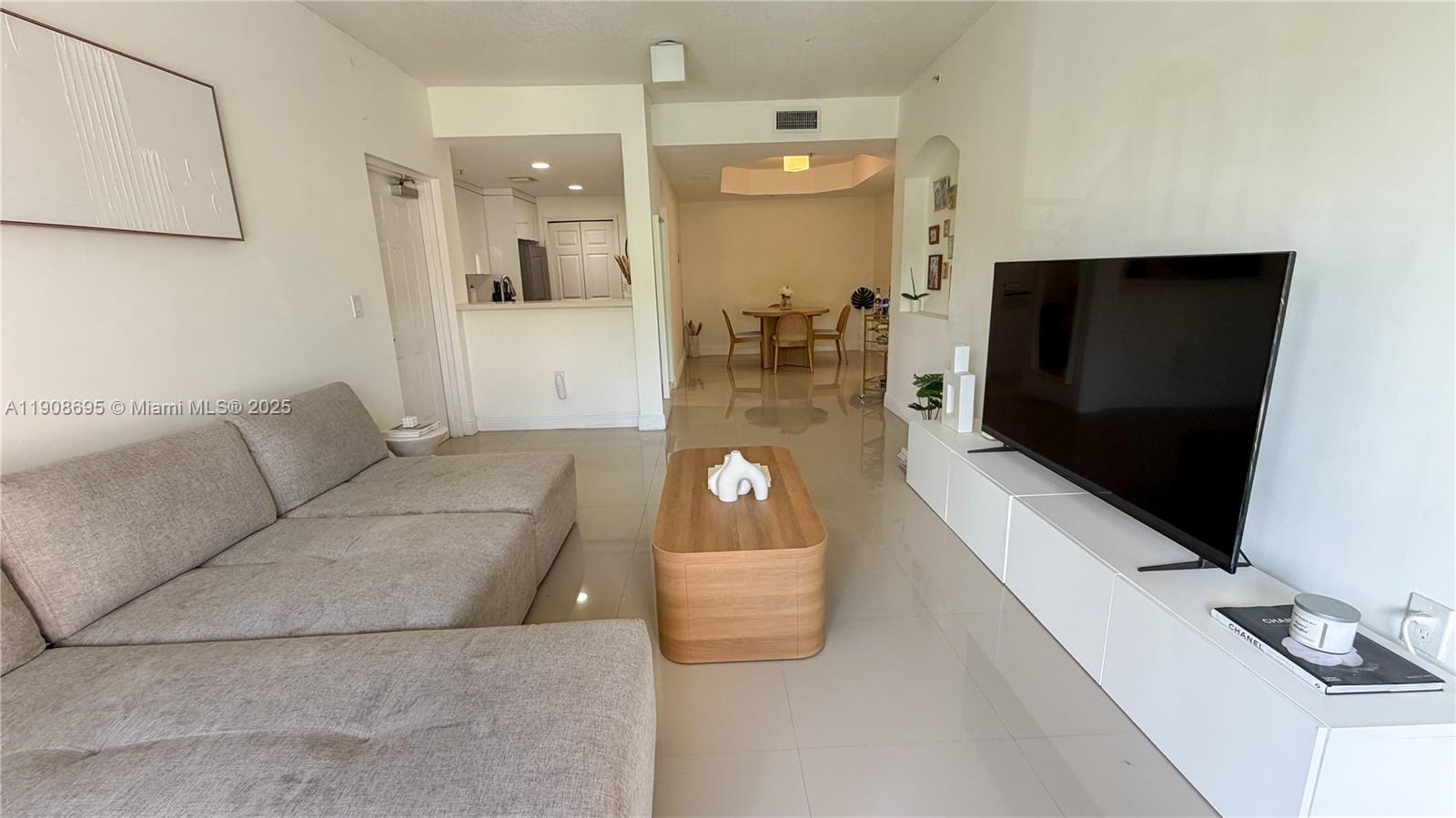 THE COURTS AT DORAL ISLES - Residential Lease