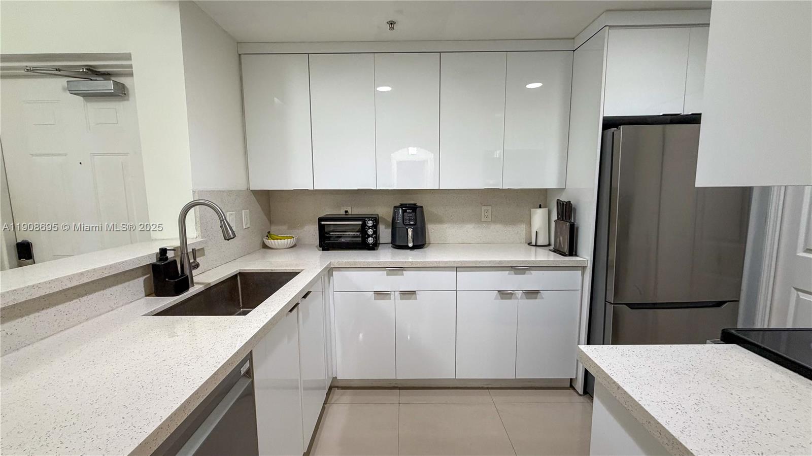 THE COURTS AT DORAL ISLES - Residential Lease