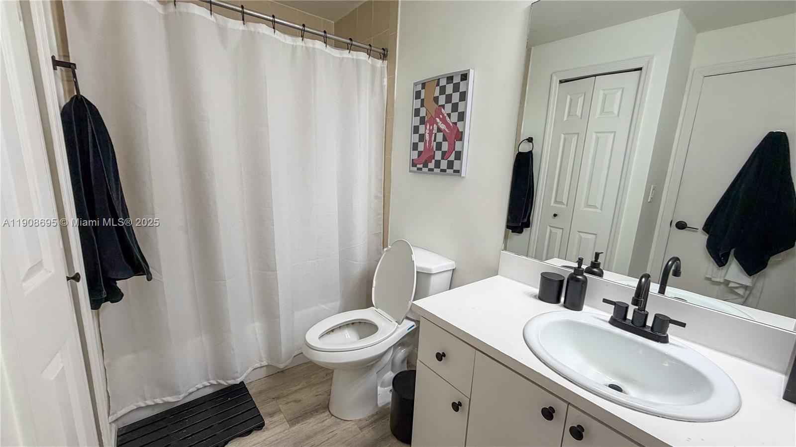 THE COURTS AT DORAL ISLES - Residential Lease