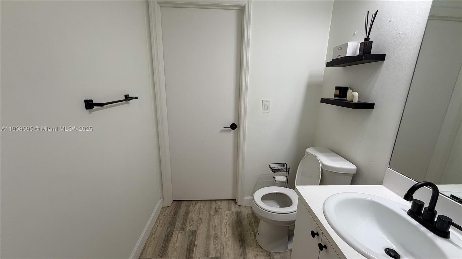 THE COURTS AT DORAL ISLES - Residential Lease