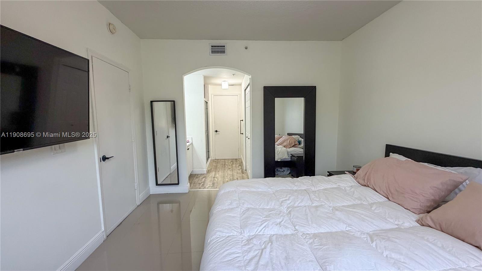 THE COURTS AT DORAL ISLES - Residential Lease