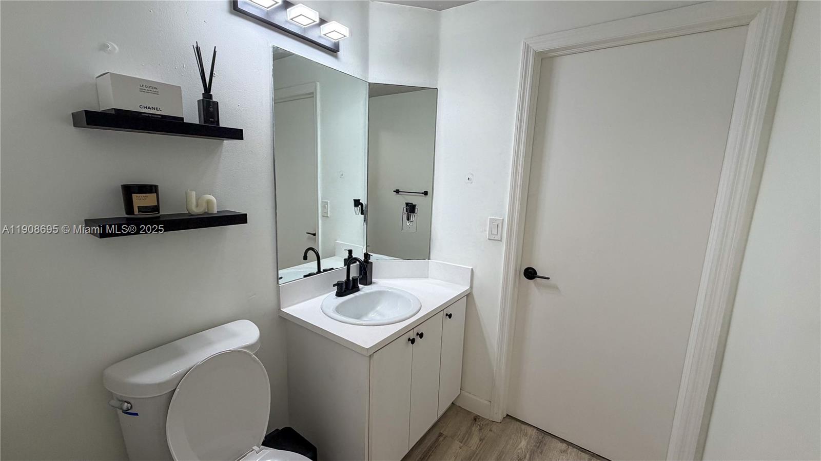 THE COURTS AT DORAL ISLES - Residential Lease