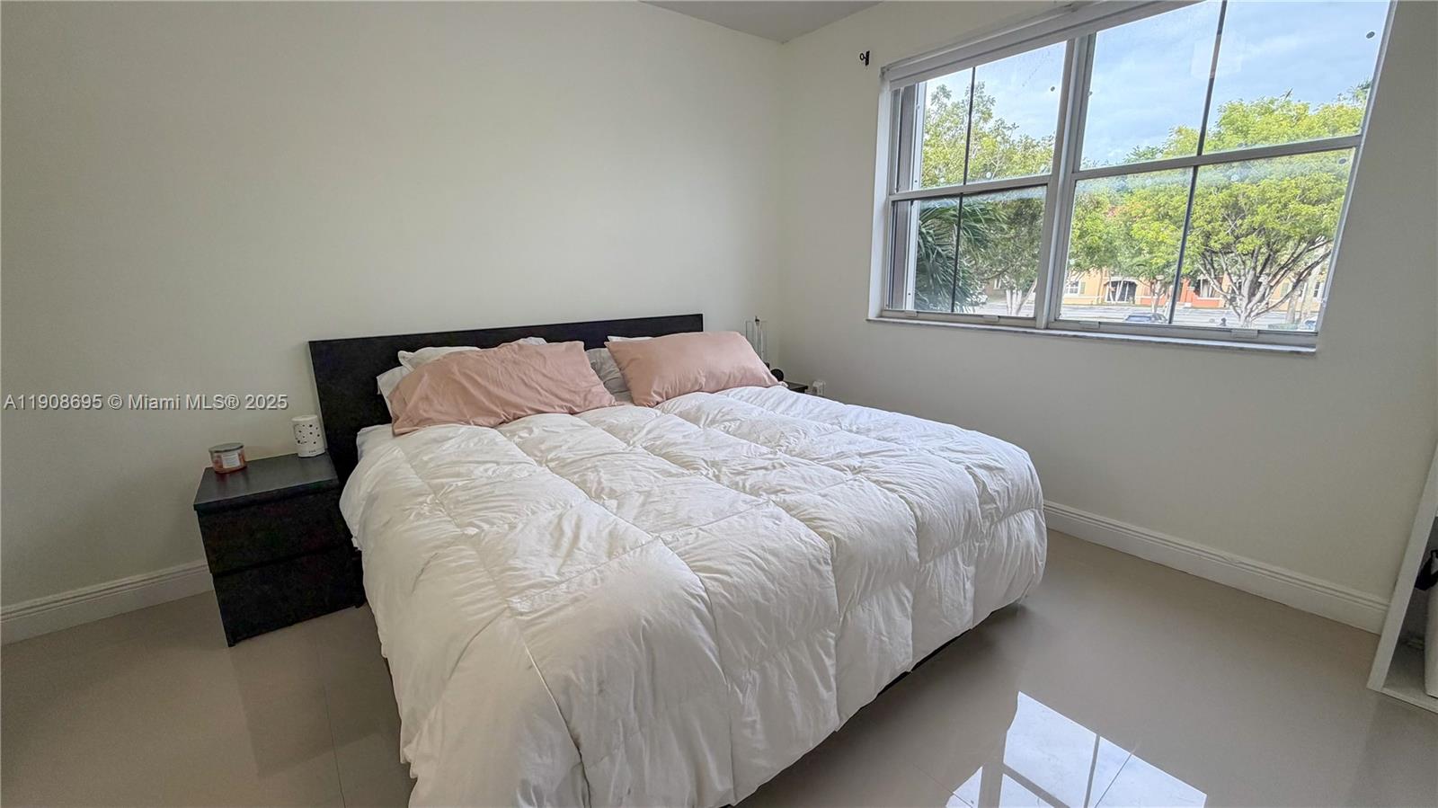 THE COURTS AT DORAL ISLES - Residential Lease