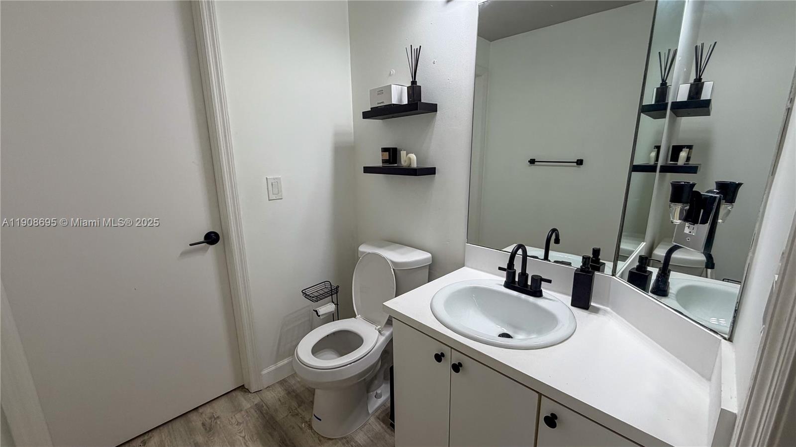 THE COURTS AT DORAL ISLES - Residential Lease