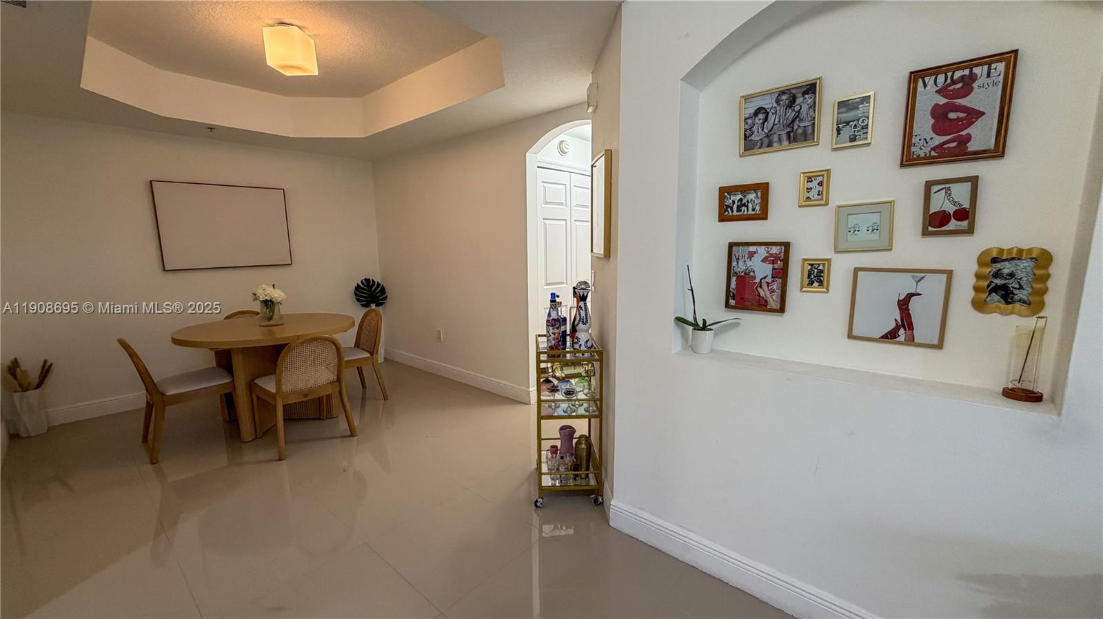 THE COURTS AT DORAL ISLES - Residential Lease