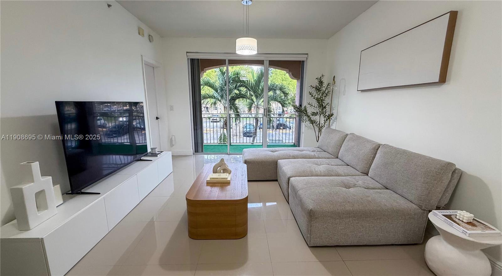 THE COURTS AT DORAL ISLES - Residential Lease