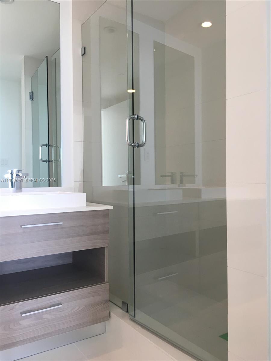 SLS BRICKELL CONDO - Residential