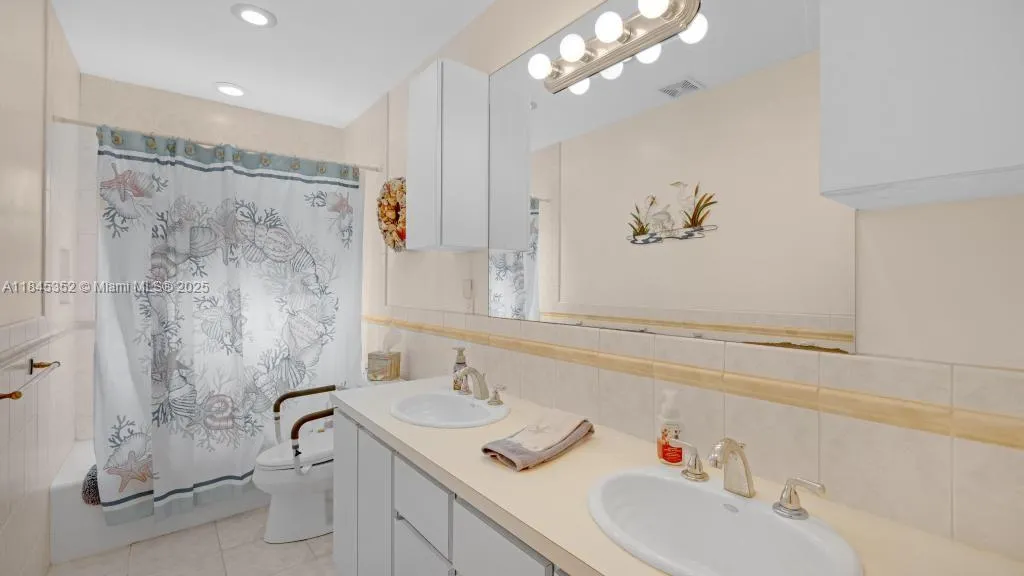 Miami, Florida 33176, United States, 4 Bedrooms Bedrooms, ,3 BathroomsBathrooms,Residential,Active,177493