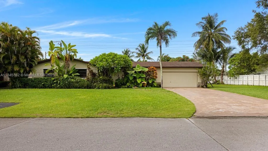 Miami, Florida 33176, United States, 4 Bedrooms Bedrooms, ,3 BathroomsBathrooms,Residential,Active,177493