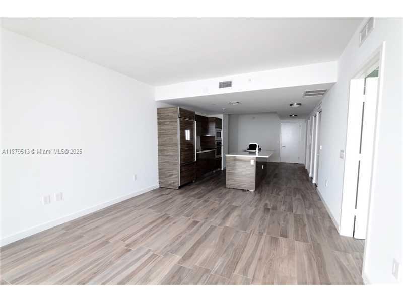 460 NE 28 ST 3004