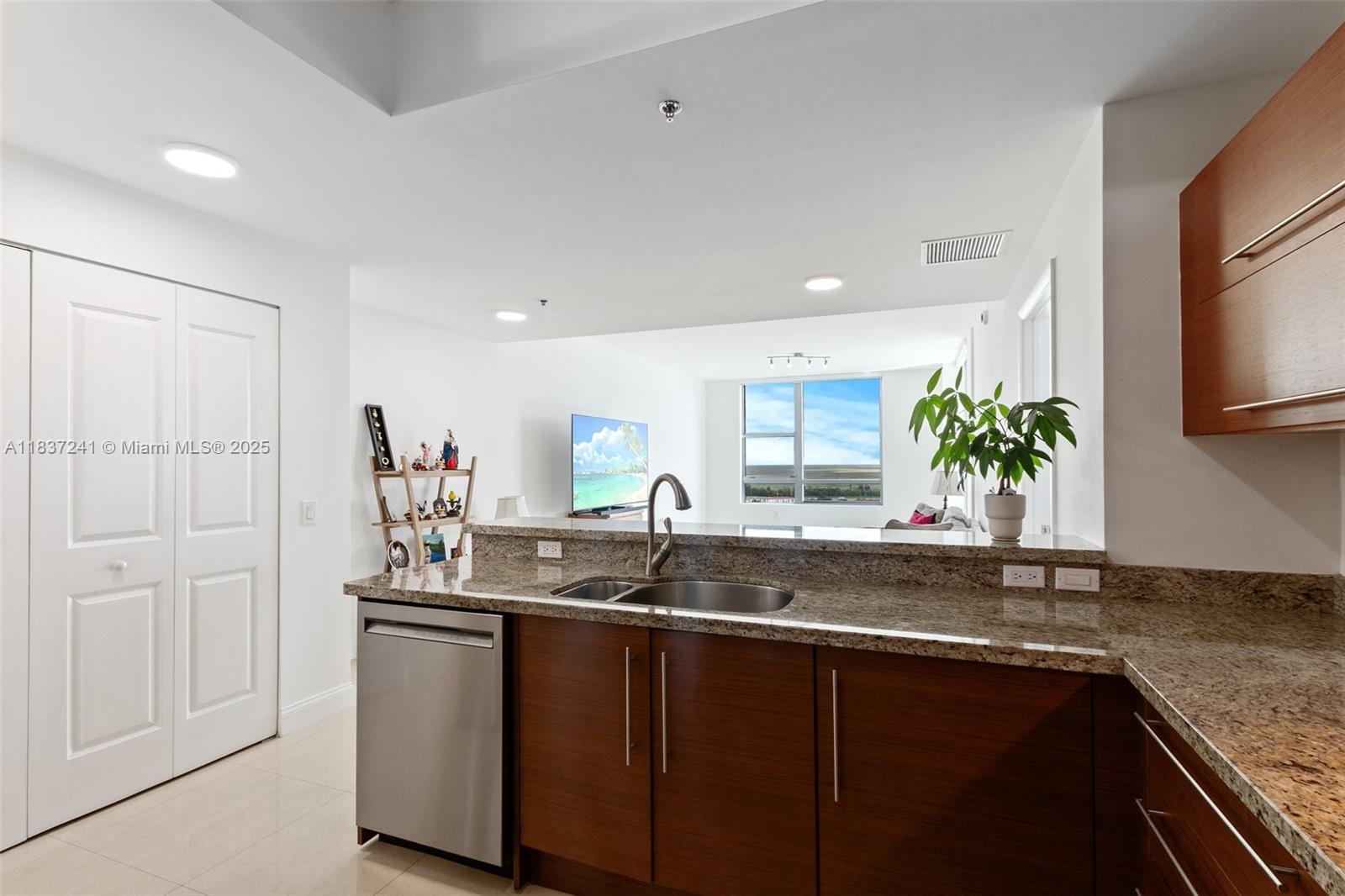 TAO SAWGRASS CONDOMINIUM - Residential