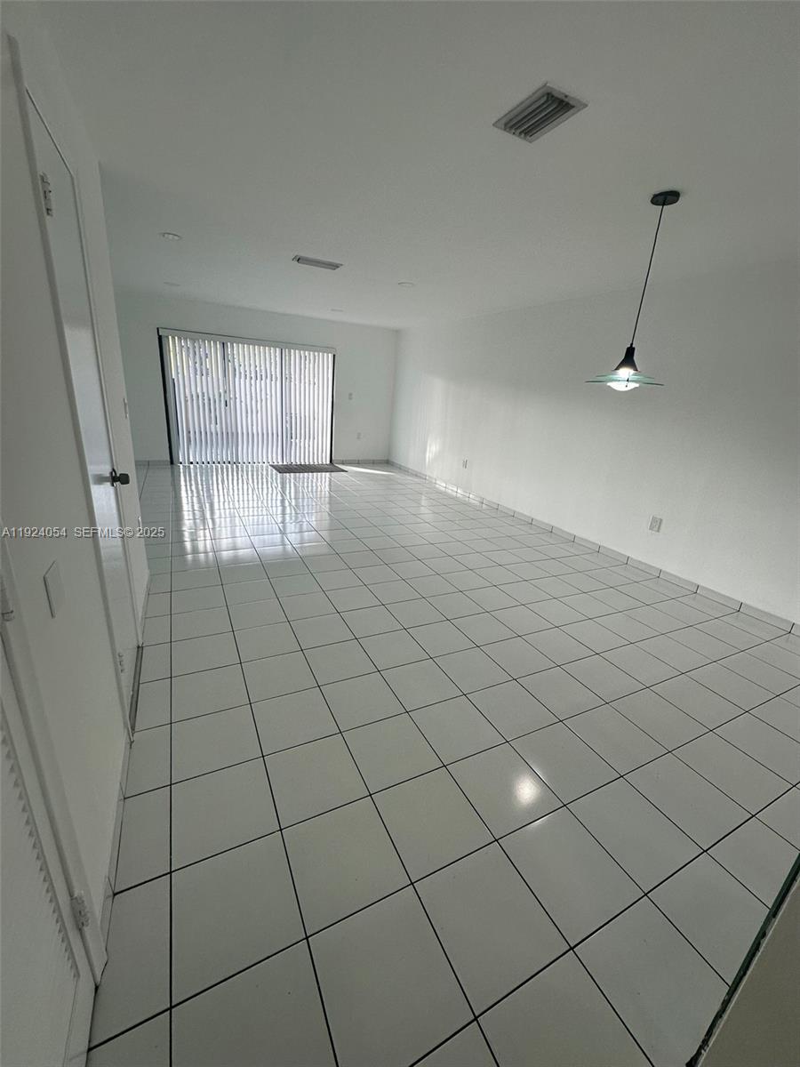 Kendall Lakes East Patio - Residential Lease