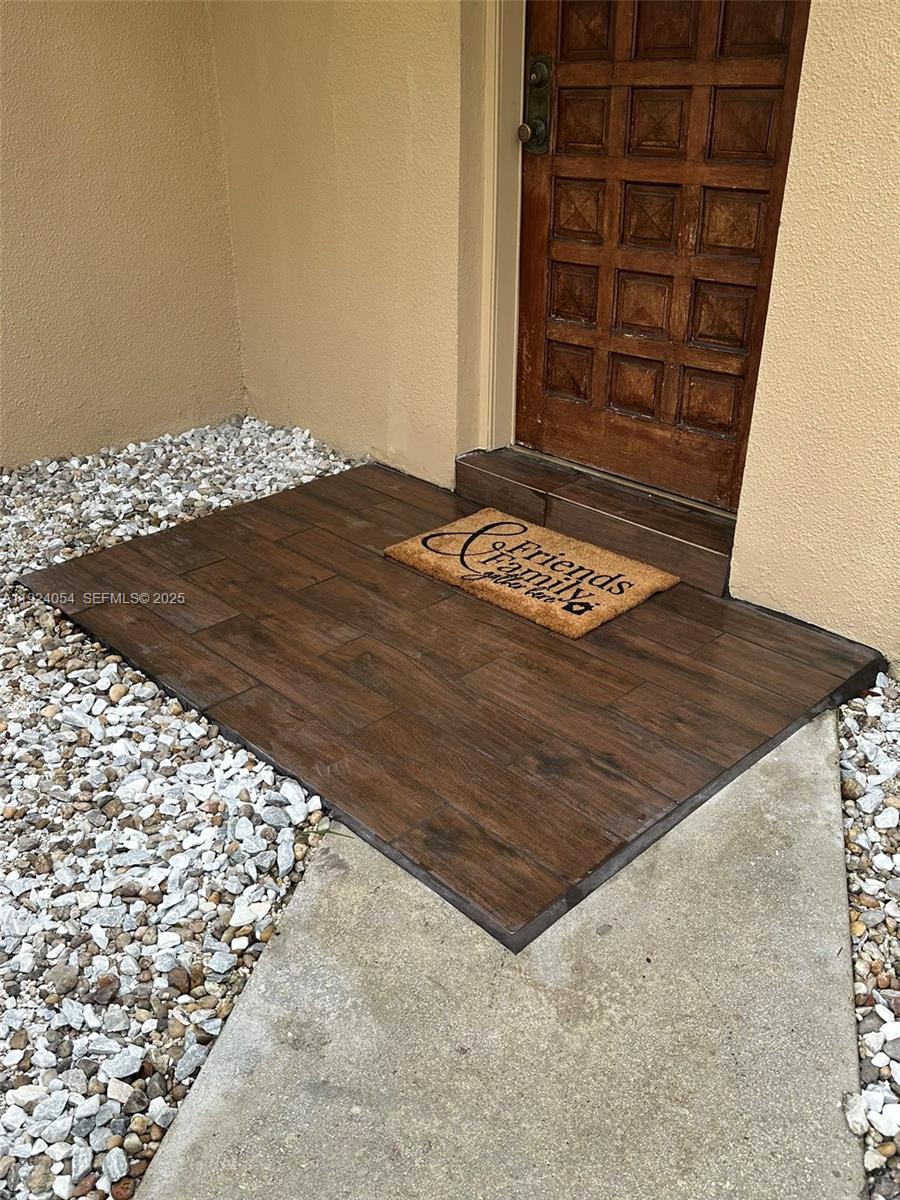 Kendall Lakes East Patio - Residential Lease