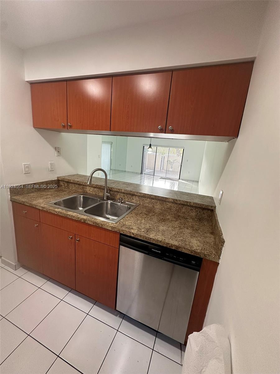 Kendall Lakes East Patio - Residential Lease