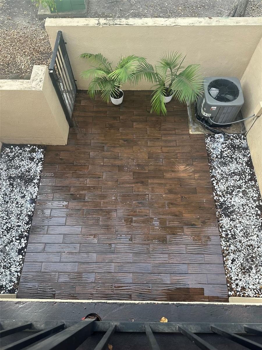 Kendall Lakes East Patio - Residential Lease