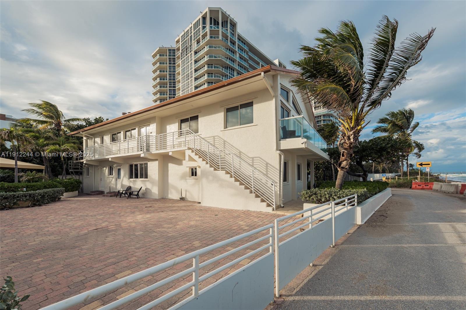 HOLLYWOOD CENTRAL BEACH - Residential Lease