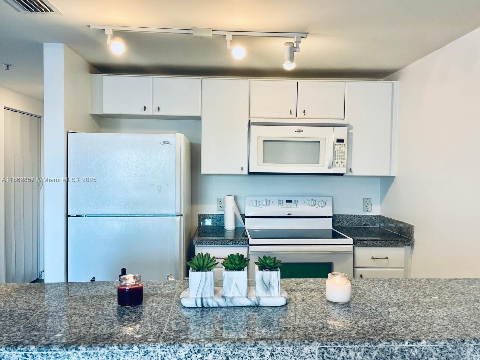 2740 SW 28th Ter 403