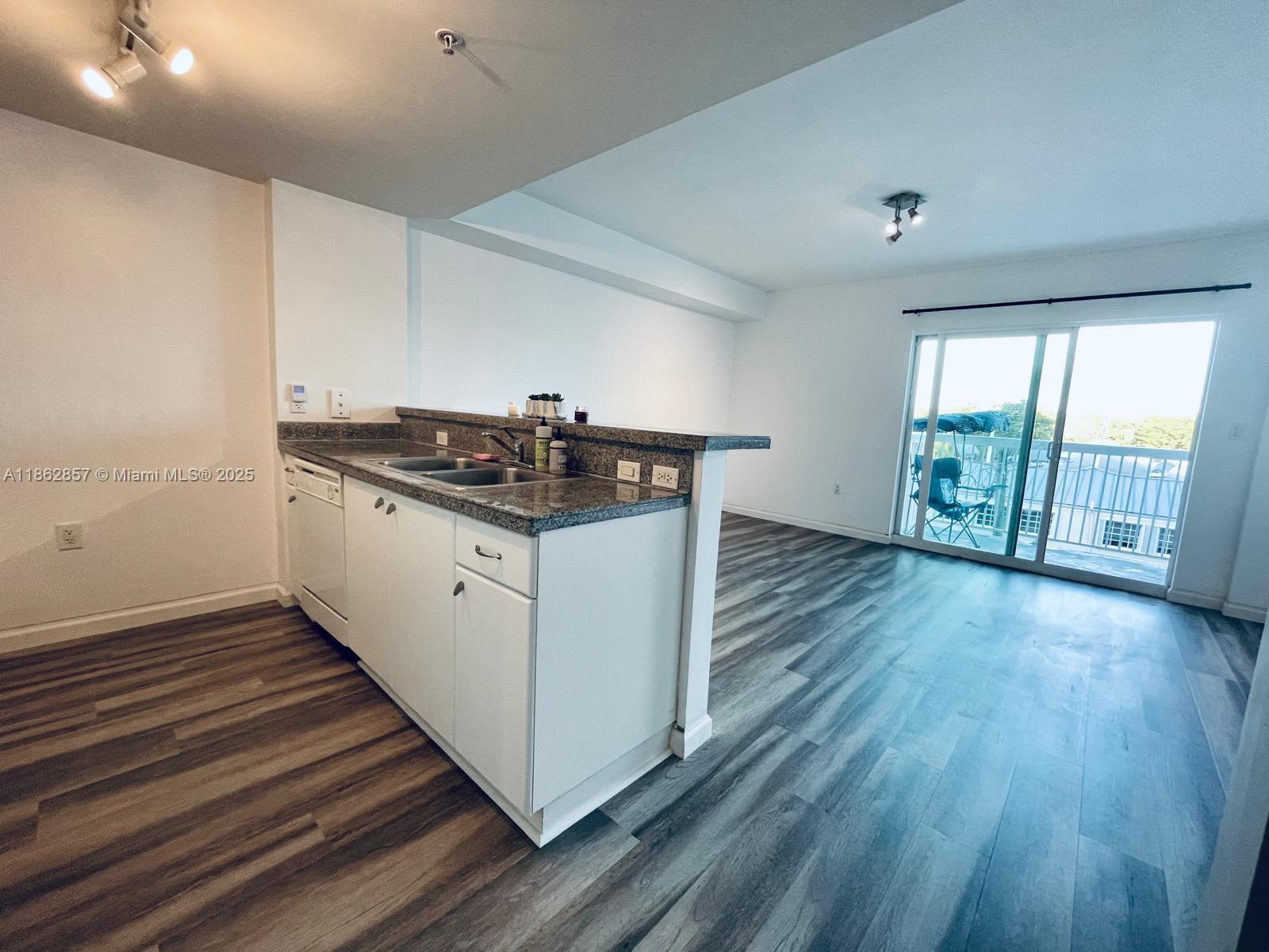 2740 SW 28th Ter 403