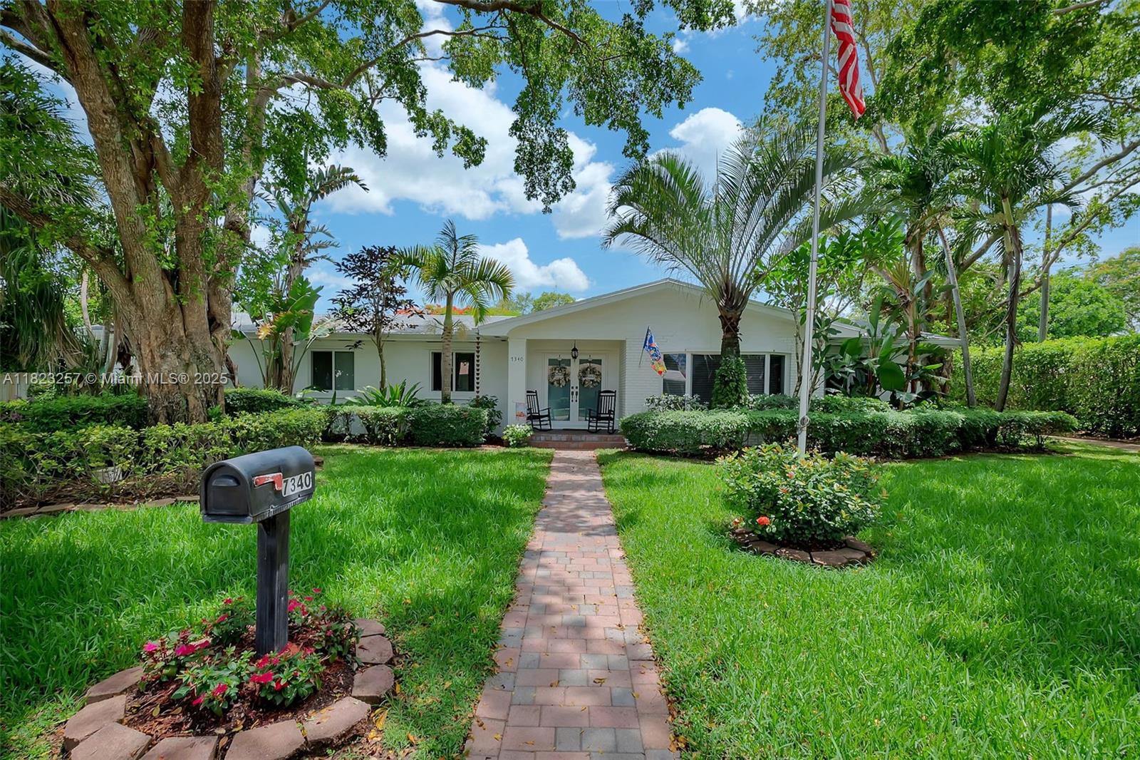 7340 Sw 123rd Ter, Pinecrest, Miami-Dade County, Florida - 5 Bedrooms  
3 Bathrooms - 