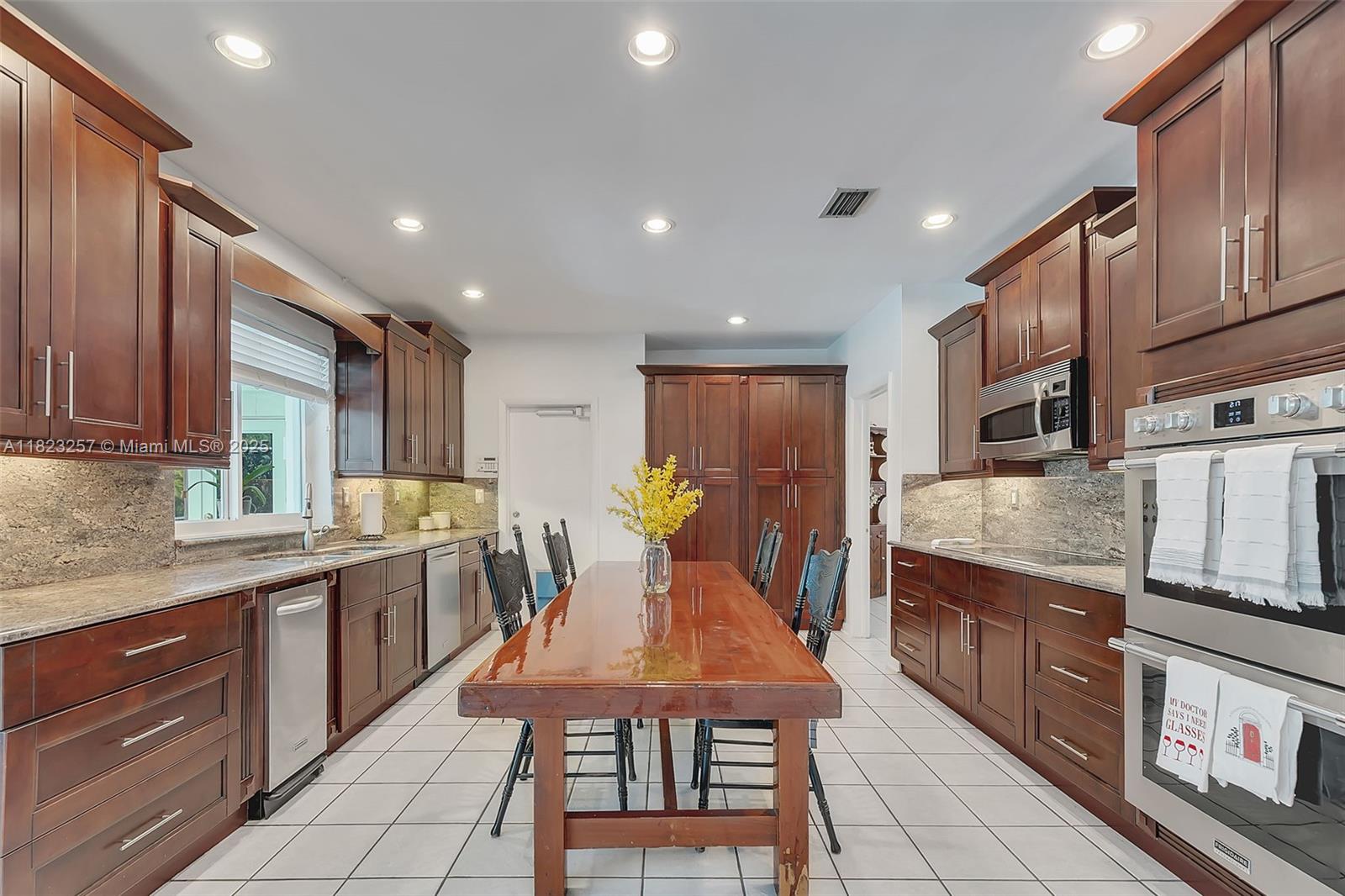 HALLMARK HGTS ESTS 7TH AD - Residential