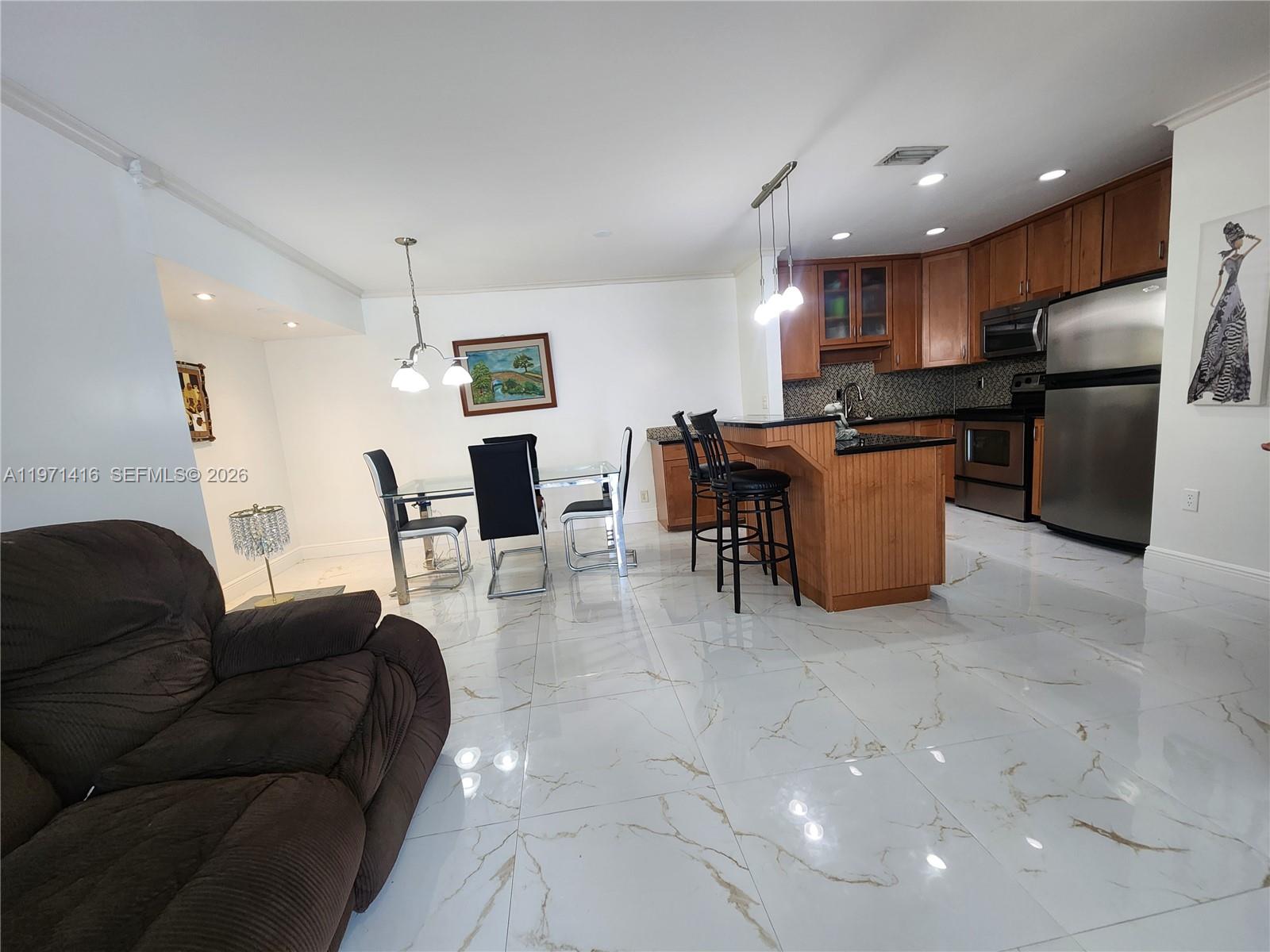 160 Cypress Club Dr 608