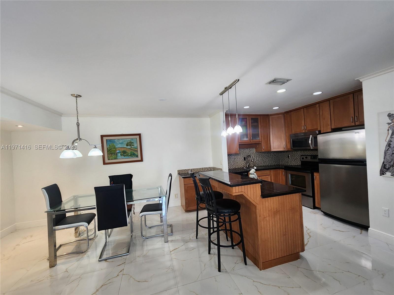 160 Cypress Club Dr 608