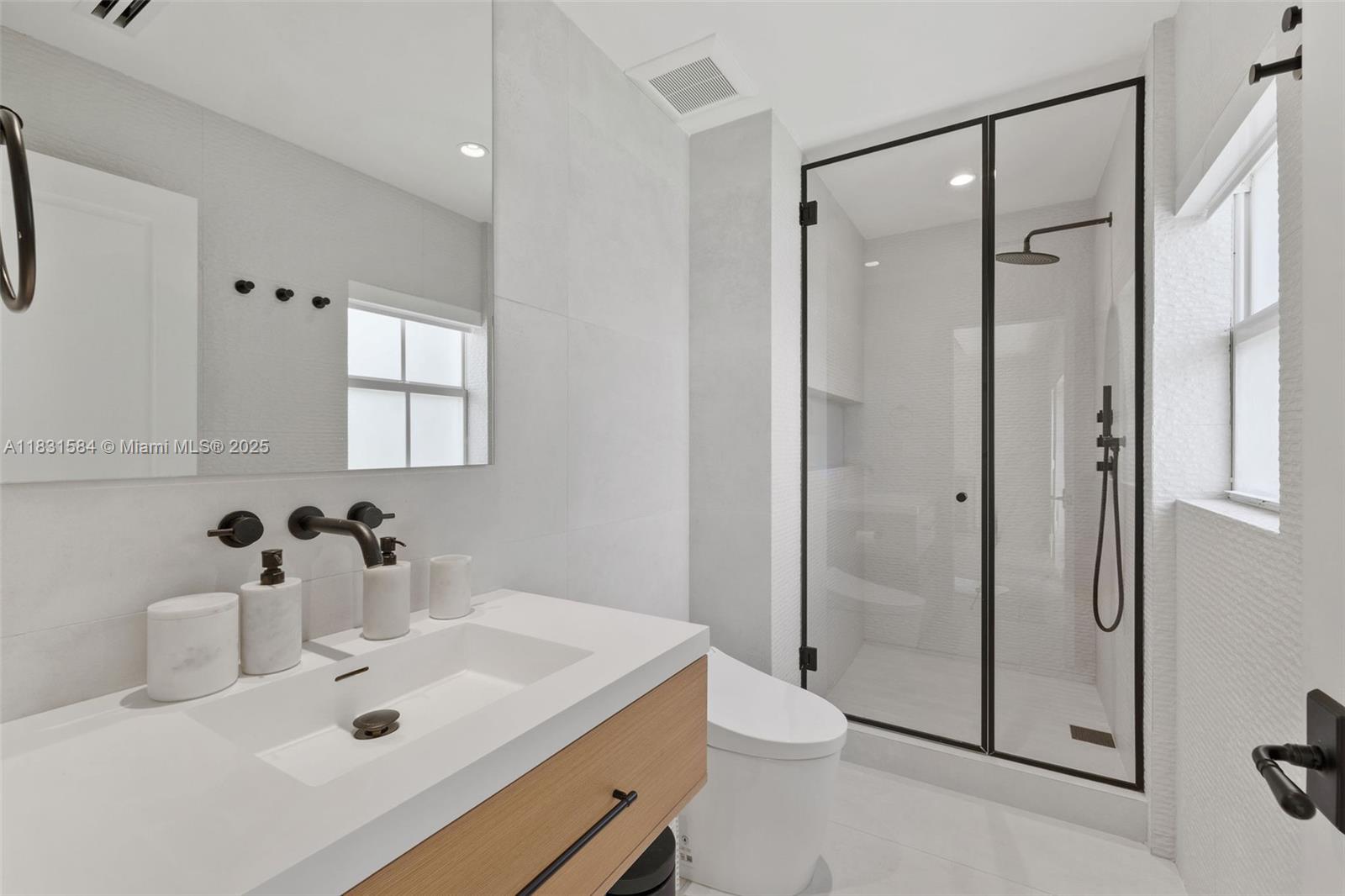 CORAL GABLES BISC BAY SEC - Residential