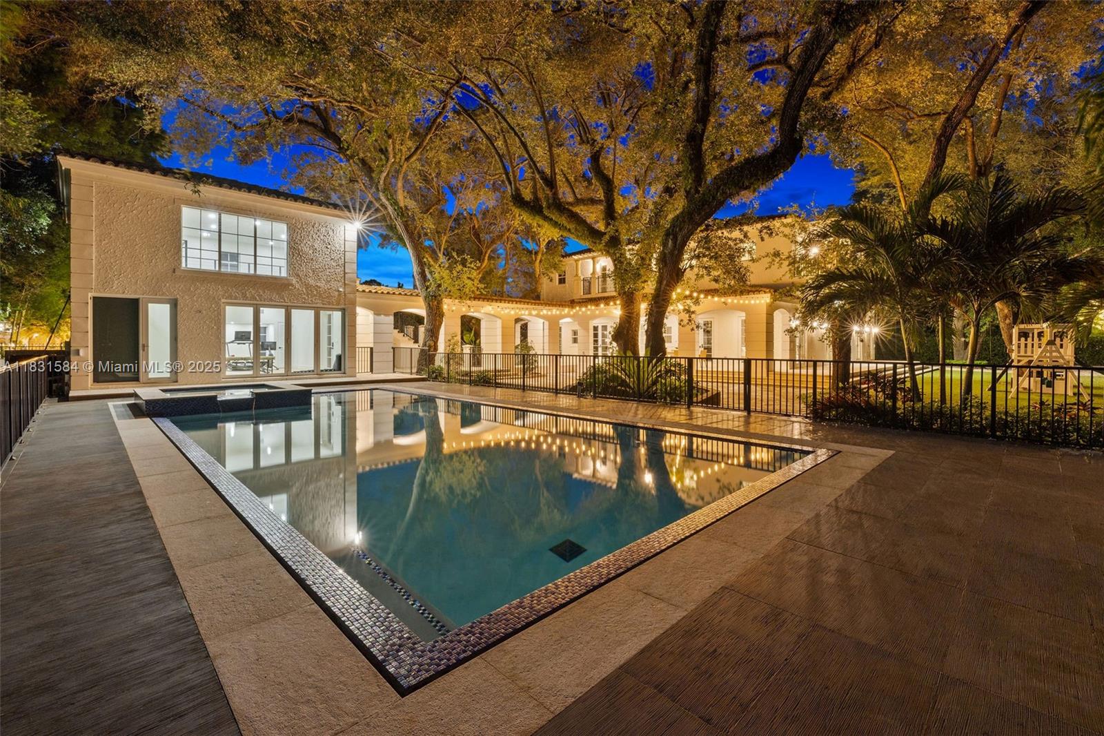 CORAL GABLES BISC BAY SEC - Residential