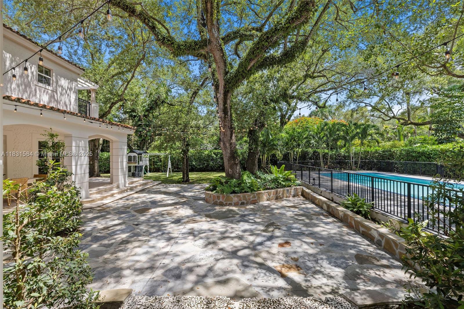CORAL GABLES BISC BAY SEC - Residential