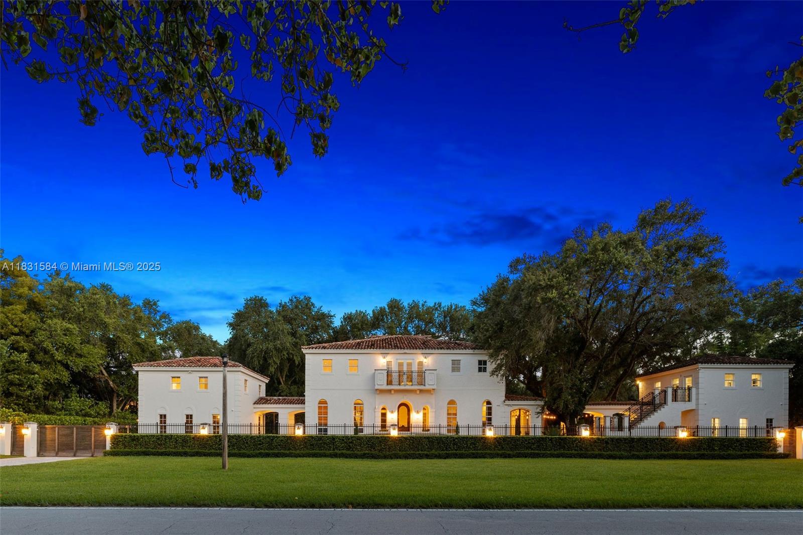 CORAL GABLES BISC BAY SEC - Residential