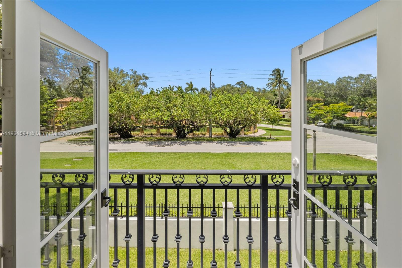 CORAL GABLES BISC BAY SEC - Residential