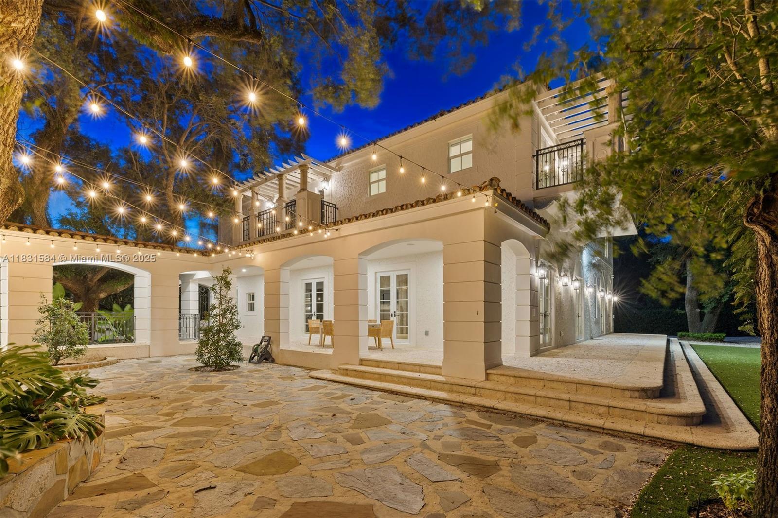 CORAL GABLES BISC BAY SEC - Residential