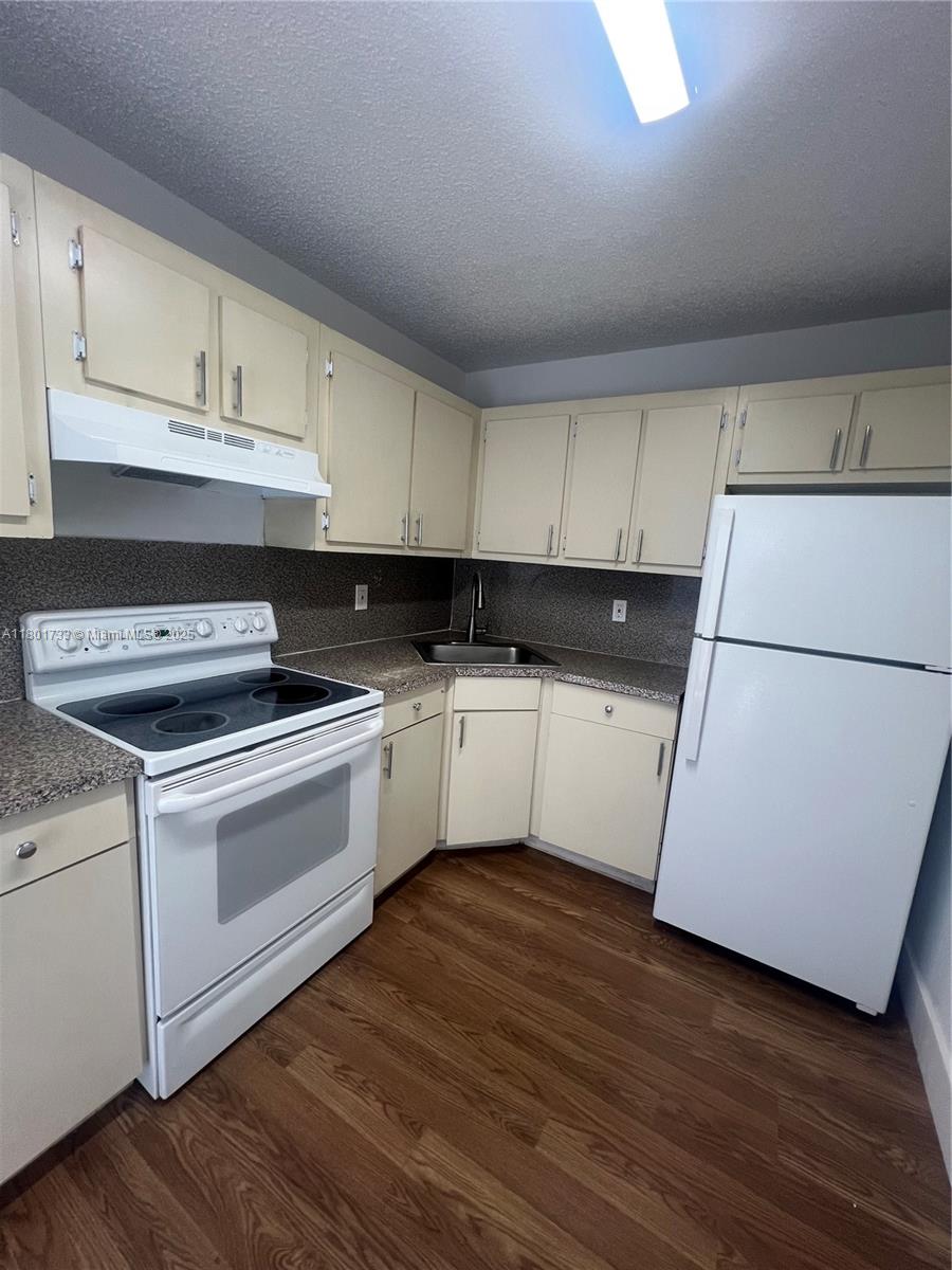 6141 W 22nd Ct 207, Hialeah, Miami-Dade County, Florida - 3 Bedrooms  
2 Bathrooms - 