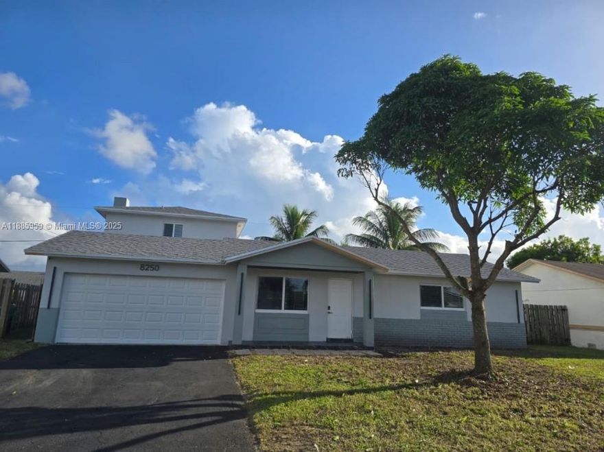 Welcome to this beautifully remodeled home located in a peaceful neighborhood, just minutes from top-rated schools. Featuring elegant porcelain tile floors in the living areas and warm laminate in the bedrooms, this property combines style with comfort.
Highlights include:Brand-new roof and hurricane-impact windows, Modern fiberglass front door with smart lock
Spacious lot with fenced yard, ready for a pool. The largest living area of any home in the community
Two-car enclosed garage
Cozy Florida room and charming fireplace in the living room
Private upstairs master suite for maximum comfort
This move-in ready home offers the perfect blend of modern upgrades, security, and space for entertaining. A rare opportunity not to be missed! ***NO ASSOCIATION FEES***